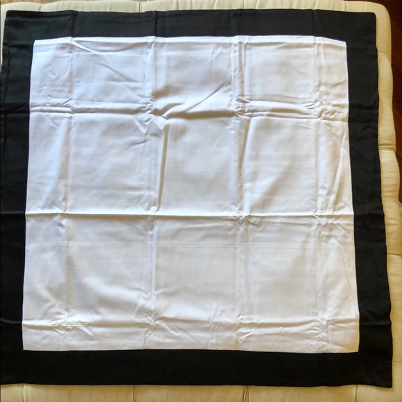 Pratesi Euro sham white/black appliqué 26x 26” Reversible - Picture 3 of 6